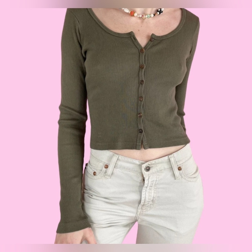 Brandy Melville ribbed cropped button front top, no size, fits like medium